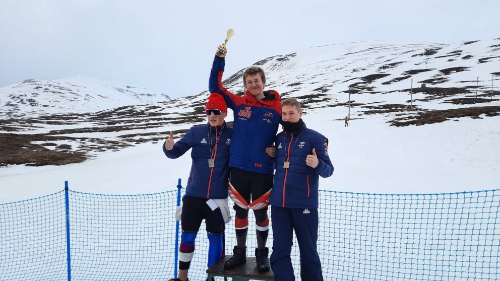 Matthías Kristinsson (fyrir miðju)