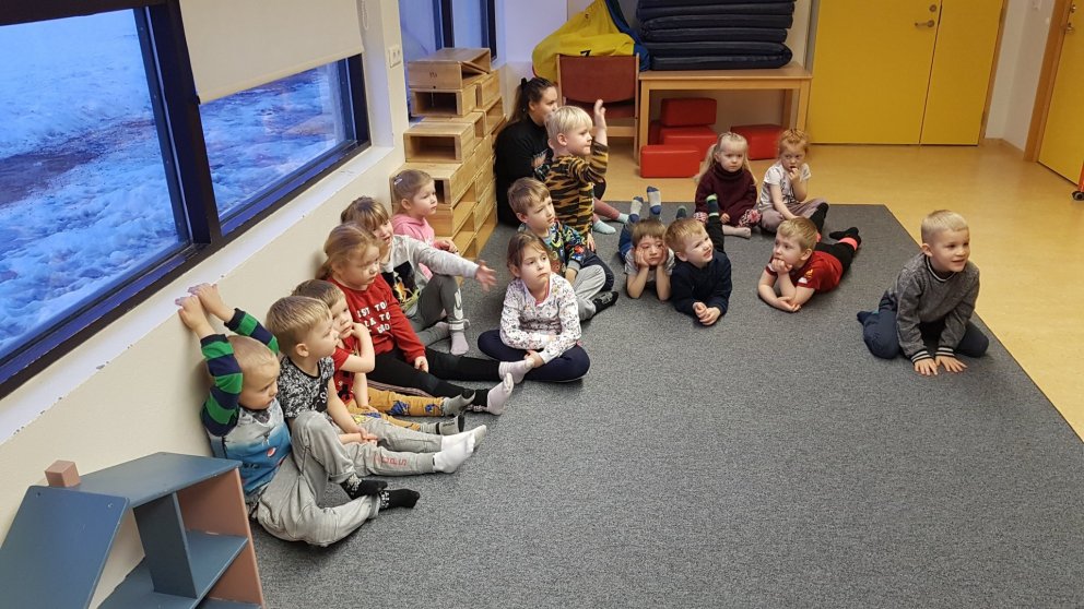 SÓ færir Leikhólum gjöf