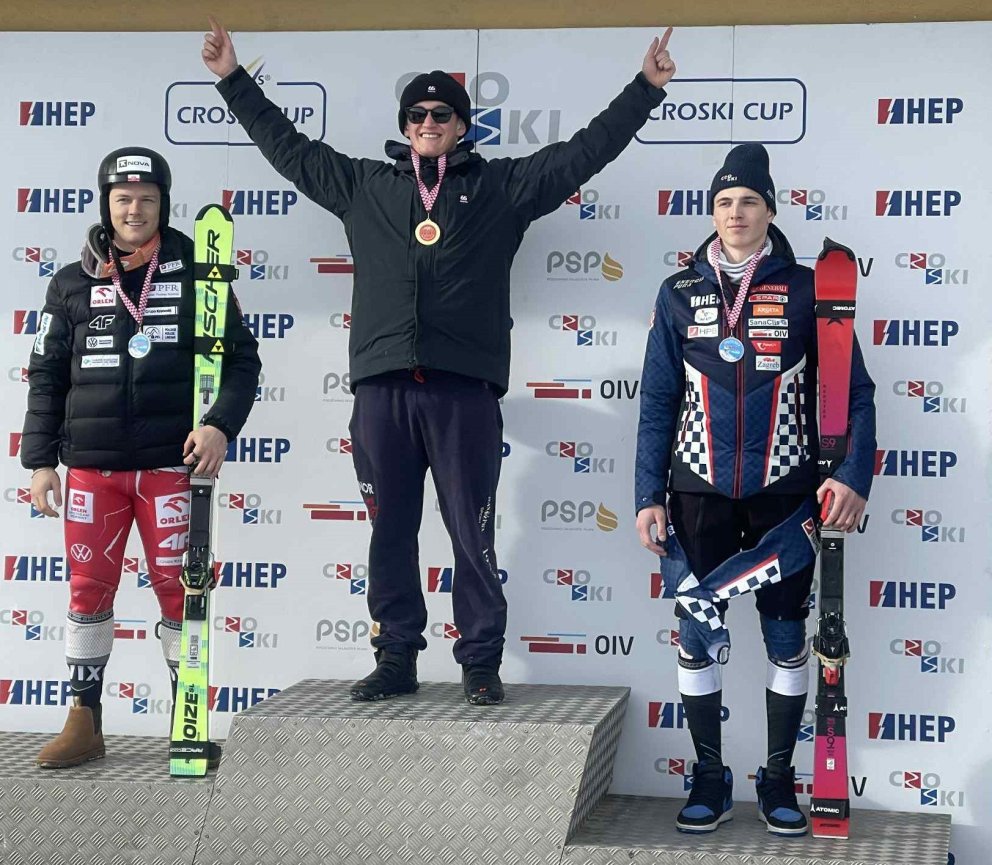 Matthias í 1.sæti í svigi í Austurríki