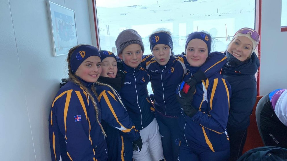 Allir hressir fyrir keppni, frá vinstri: Svava, Silja, Árni, Karen, Guðrún og Jónína þjálfari.