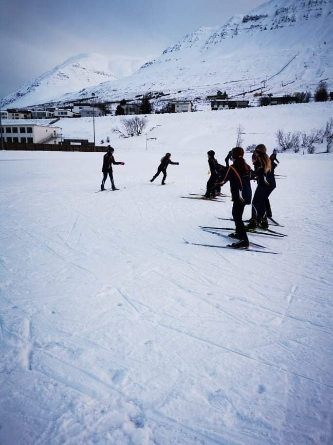 Æfingar á skíðum!