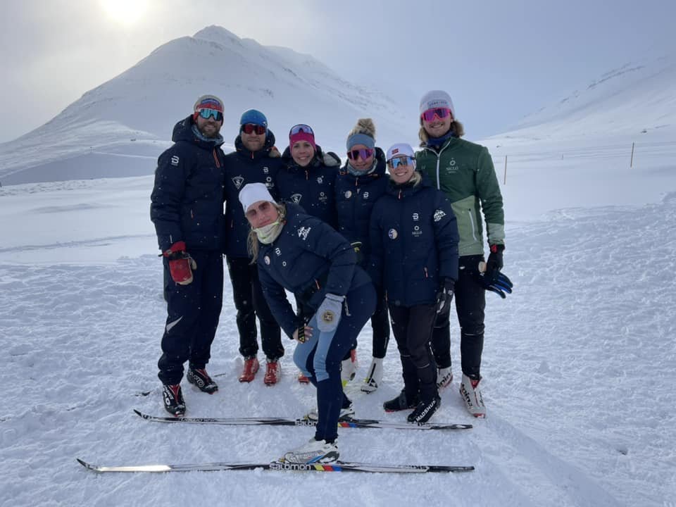 Þjálfarar helgarinnar: Arnar, Jón Garðar, Sandra, Elsa Guðrún, Björk, Helgi Már og Svava (fremst)