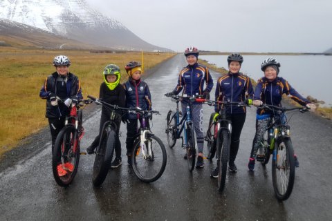 Þessir duglegu krakkar tóku þátt í hjólaratleiknum