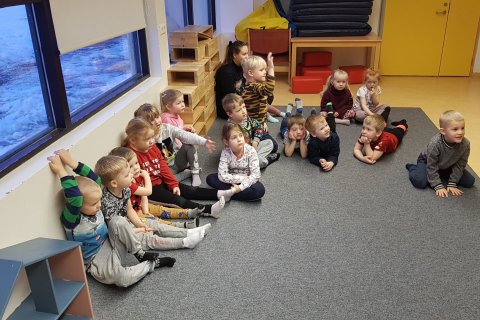 SÓ færir Leikhólum gjöf