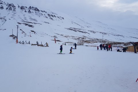 Tindaöxl lokuð í dag