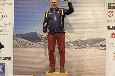 Þórhallur J Ásmundsson jarðsunginn.