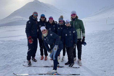 Þjálfarar helgarinnar: Arnar, Jón Garðar, Sandra, Elsa Guðrún, Björk, Helgi Már og Svava (fremst)